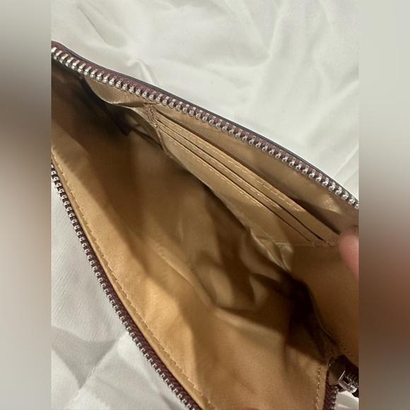 Guess Wrist Wallet - Picture 3 of 4